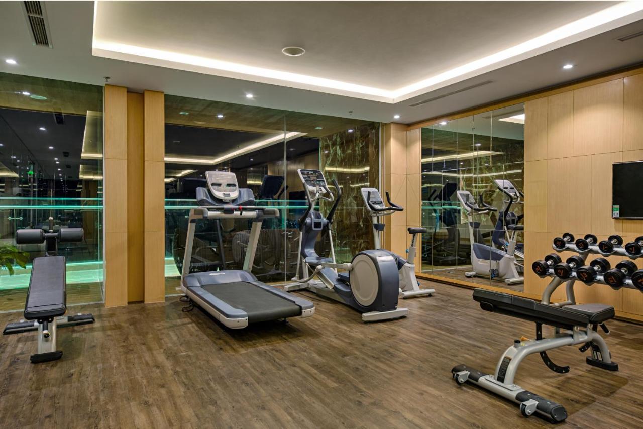 Tms Hotel Da Nang Beach Dış mekan fotoğraf The gym at the hotel